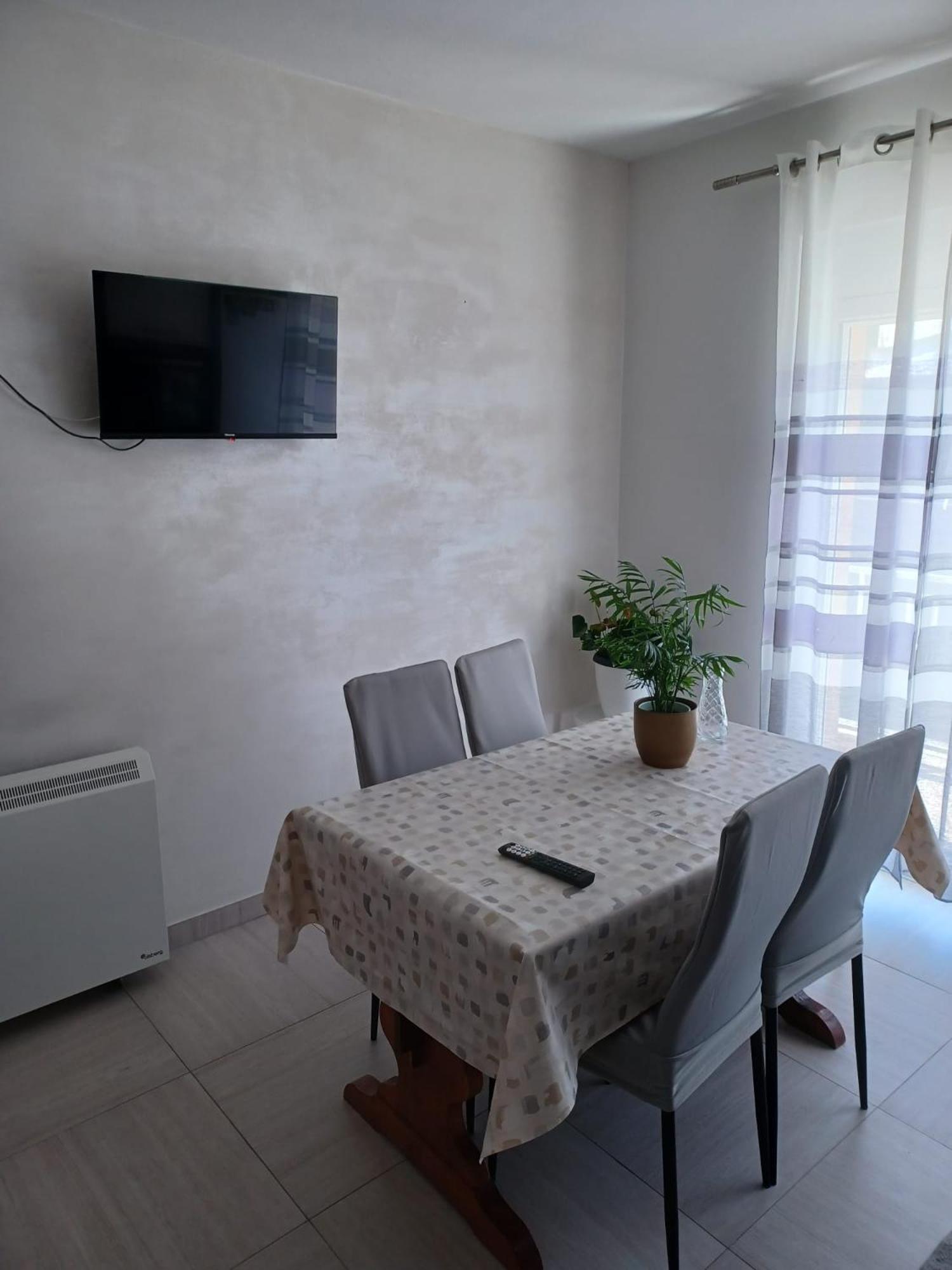 Studio Apartman Marija Traù Esterno foto